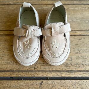 Adorable BABY GAP baby shoes, soft pink great condition!